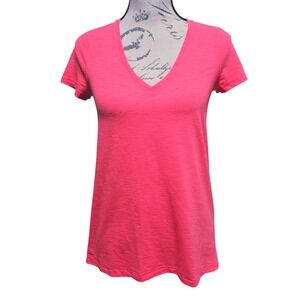 Lilly Pulitzer -1690 Etta V-Neck Short Sleeve T-Shirt in Coral Spritz Womens XXS